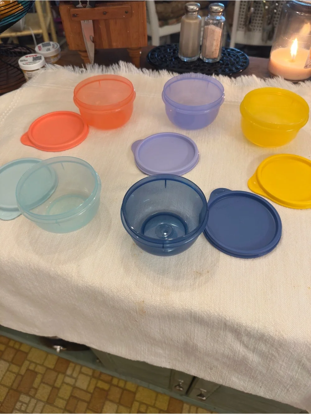 Tupperware Ideal Snack Cups Set of 5 with Seals 7oz / 230ml Bowls